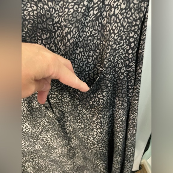 Torrid Black and White Patterned Top size 1 - Picture 4 of 10